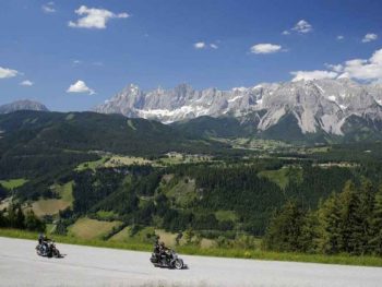 Ontdek Oostenrijk op de motor! De prachtige bochtige wegen, bergpassen en hoogteverschillen maken het rijden in Oostenrijk een ware belevenis voor iedere motorrijder.